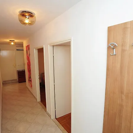 Luka & Sara דירה זאדאר