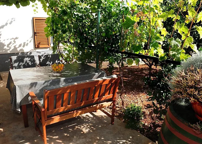 Apartment Luka & Sara *